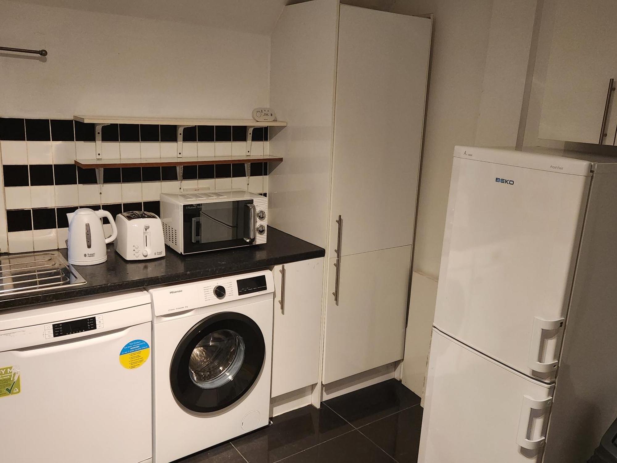 Flat With Work Station, Monitor, Smart Tv & Netflix Apartment London Exterior photo