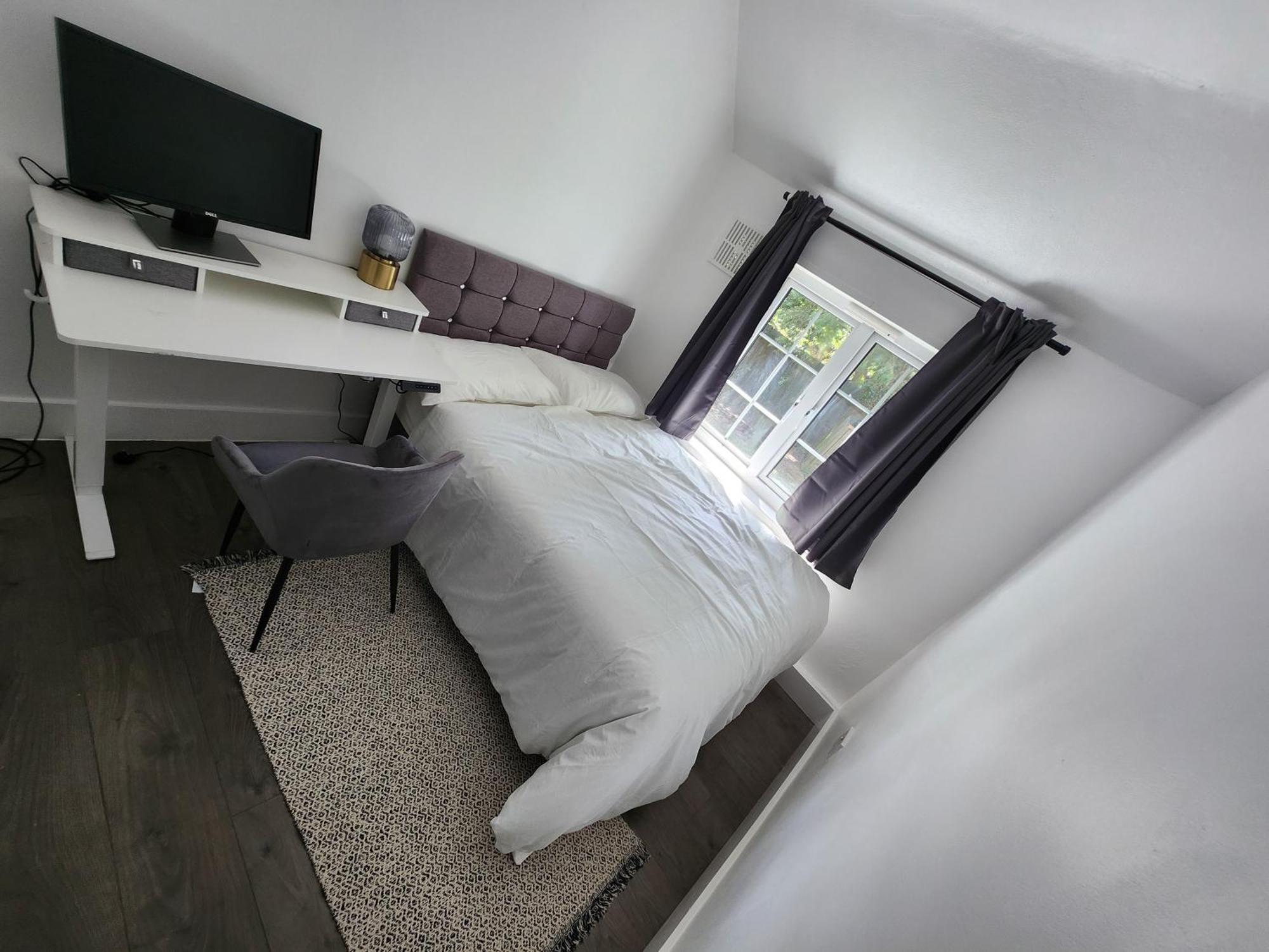 Flat With Work Station, Monitor, Smart Tv & Netflix Apartment London Exterior photo
