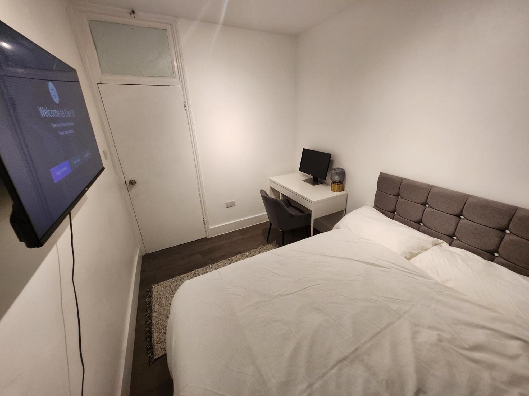Flat With Work Station, Monitor, Smart Tv & Netflix Apartment London Exterior photo