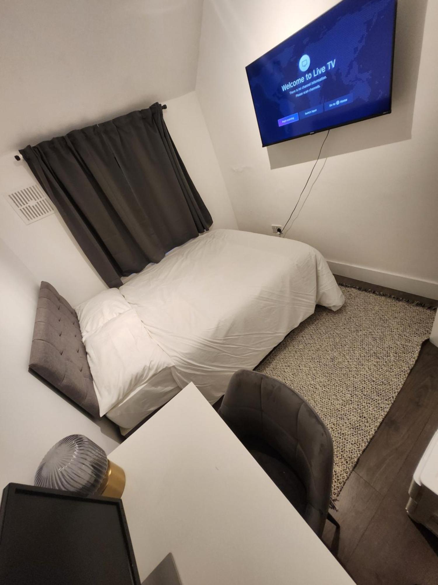 Flat With Work Station, Monitor, Smart Tv & Netflix Apartment London Exterior photo