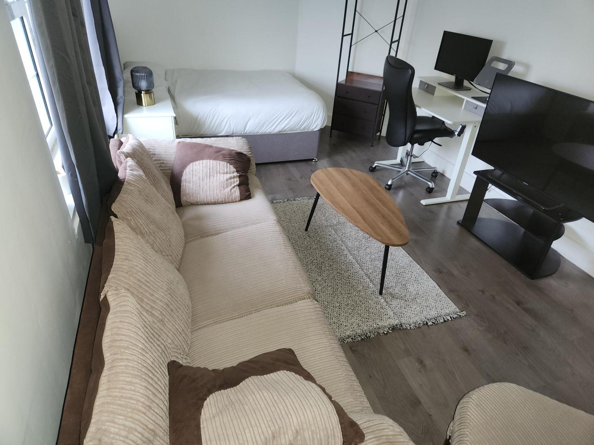 Flat With Work Station, Monitor, Smart Tv & Netflix Apartment London Exterior photo