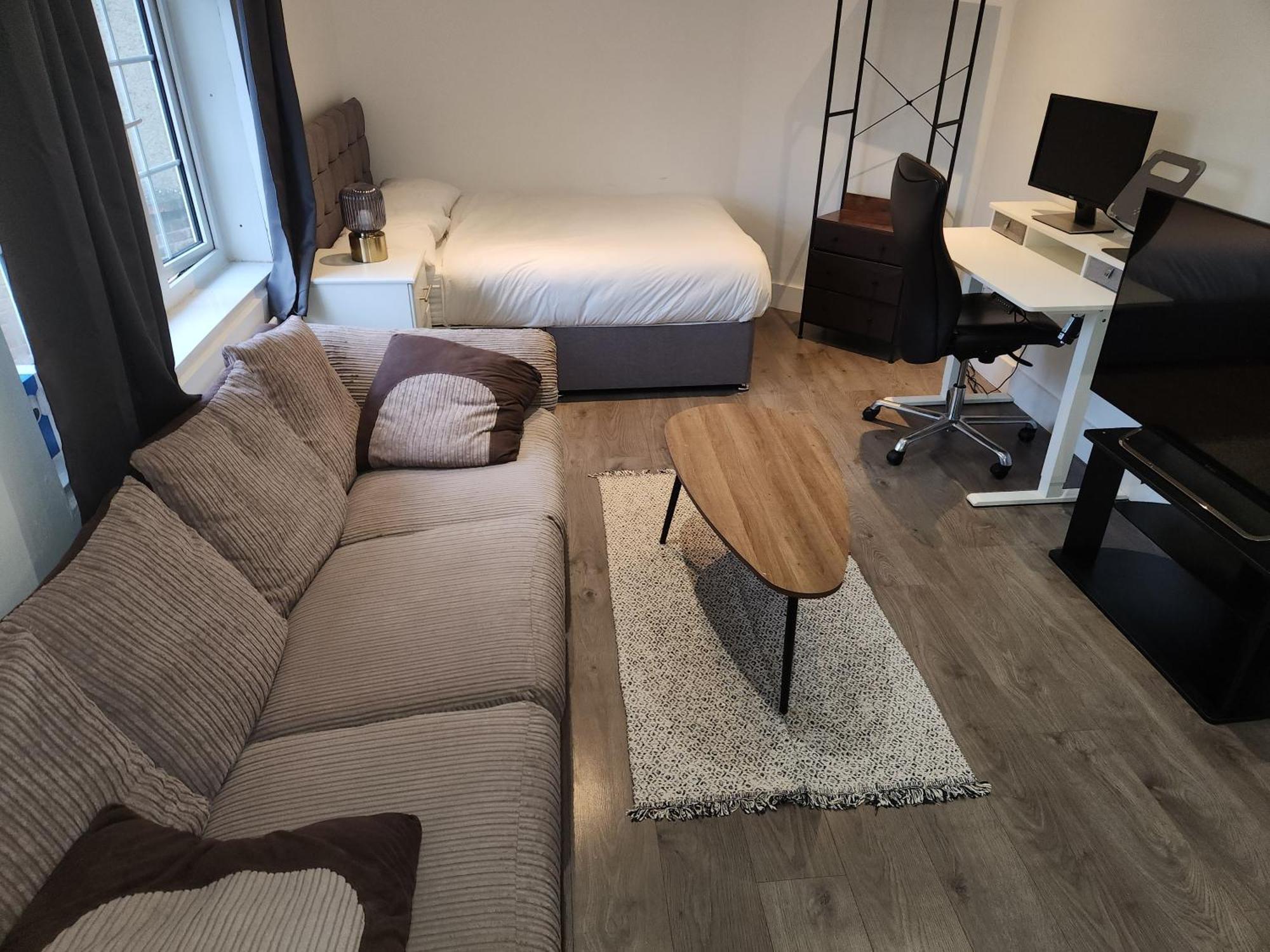 Flat With Work Station, Monitor, Smart Tv & Netflix Apartment London Exterior photo