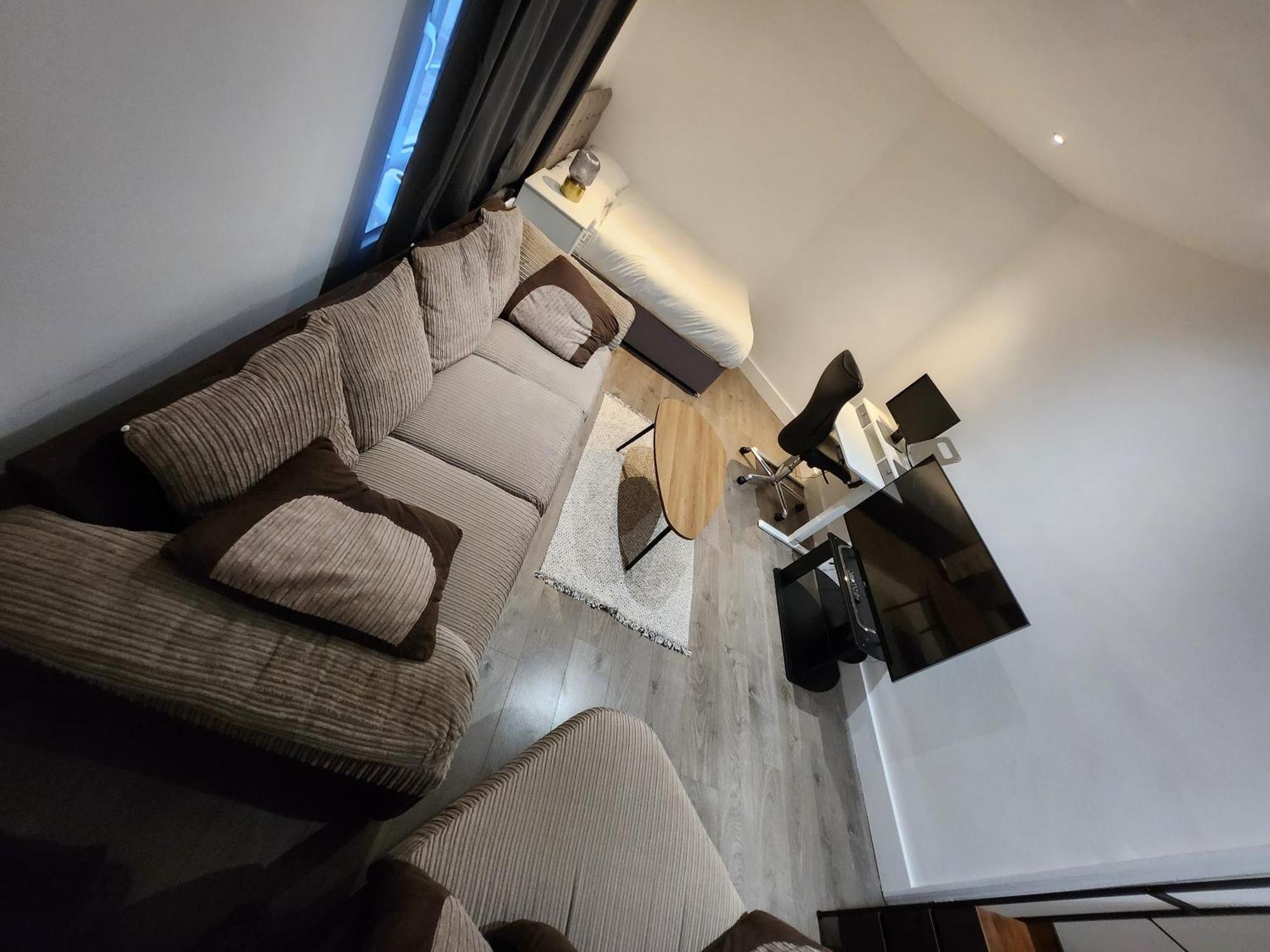 Flat With Work Station, Monitor, Smart Tv & Netflix Apartment London Exterior photo